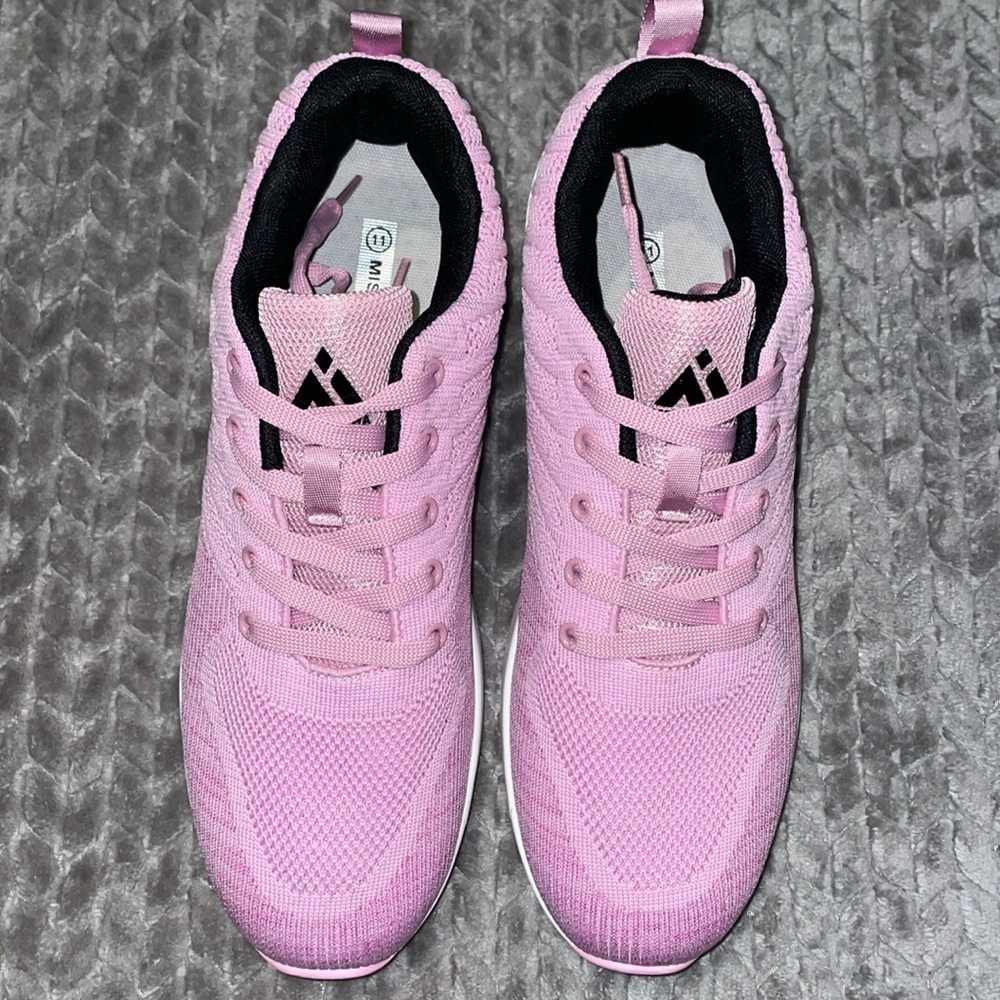 NWOT‎ Mishansha Women's Running Walking Shoes. Pink.  Size 11.